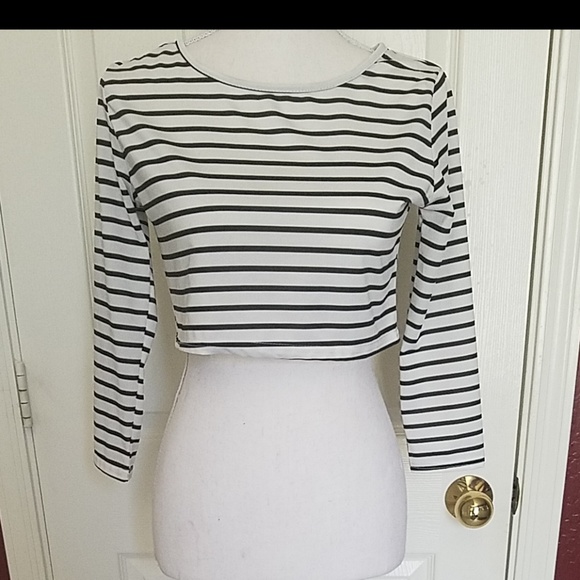Unbranded Tops - Long Sleeved Black and White Crop Top Medium